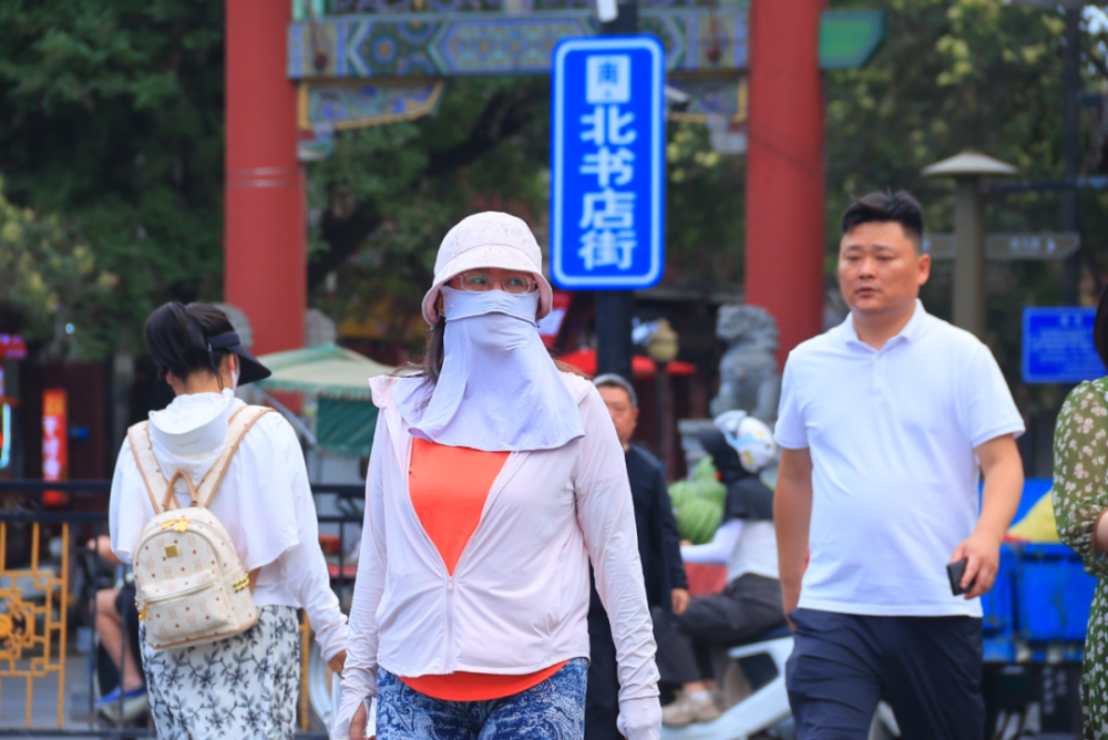 北京日报客户端小吃街地址来北京旅游吃啥烤鸭京菜炸酱面全有了-第1张图片-太平洋在线下载