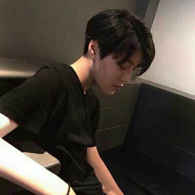 失恋后男生头像手机版真人失恋了怎么办教你一招轻松走出来-第2张图片-太平洋在线下载